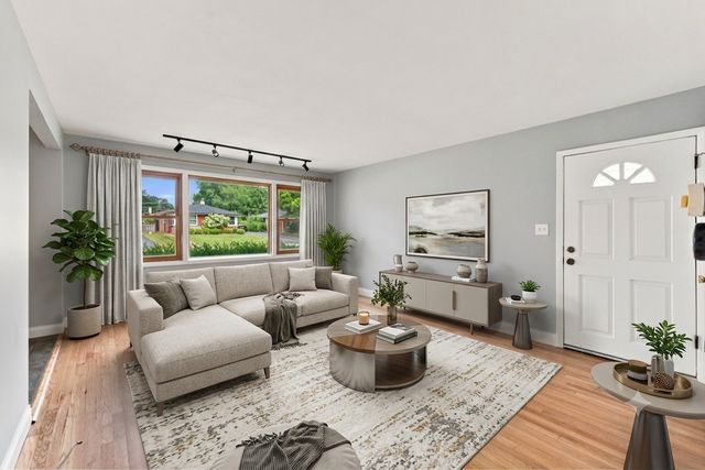 1113 S Haddow Avenue, Arlington Heights, IL 60005