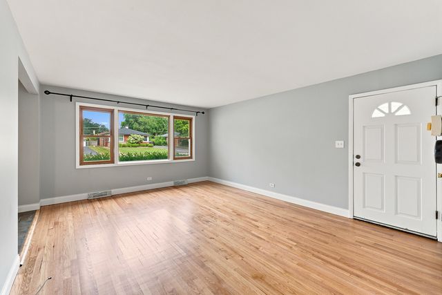 1113 S Haddow Avenue, Arlington Heights, IL 60005