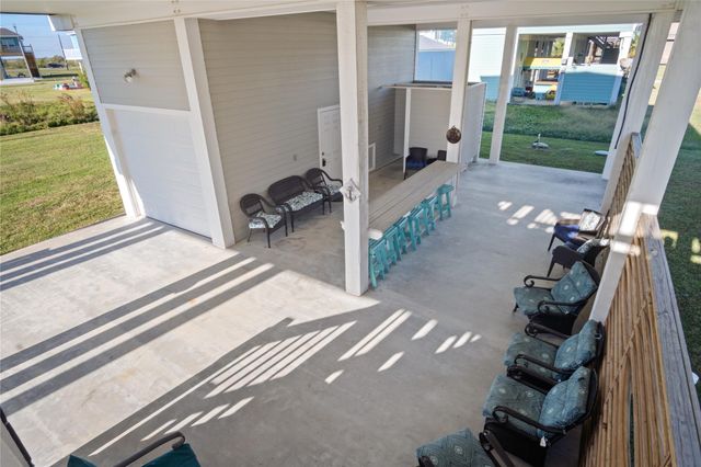 972 Pelican Lane, Crystal Beach, TX 77650