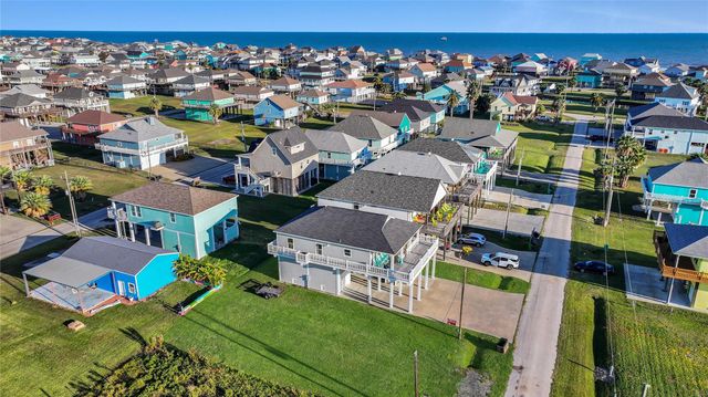 972 Pelican Lane, Crystal Beach, TX 77650