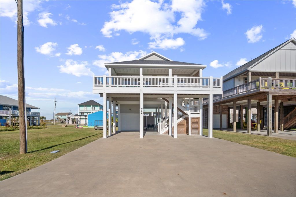 972 Pelican Lane, Crystal Beach, TX 77650