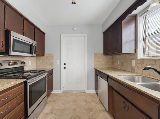 406 14th Place, Rogers, AR 72756