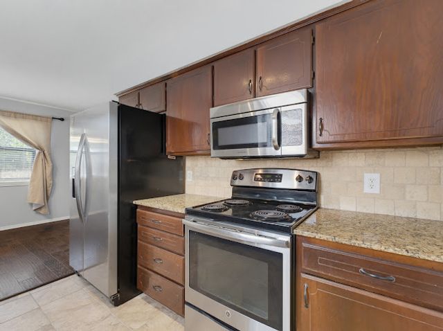 406 14th Place, Rogers, AR 72756