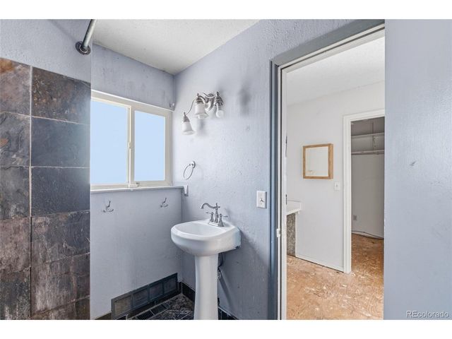 1404 S Vaughn Cir, Aurora, CO 80012