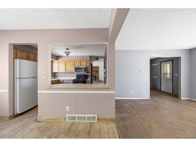 1404 S Vaughn Cir, Aurora, CO 80012