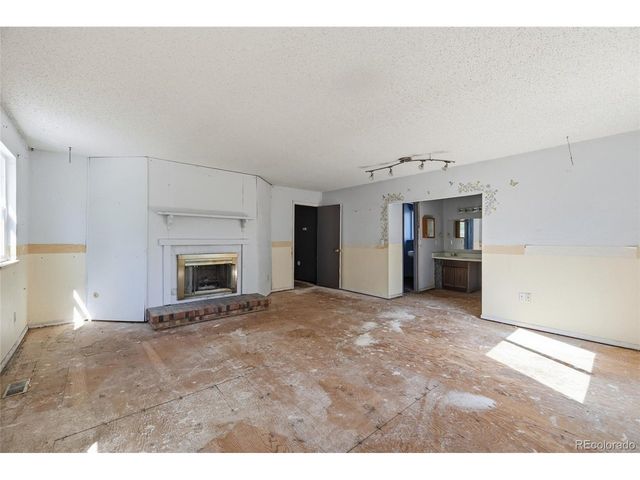 1404 S Vaughn Cir, Aurora, CO 80012