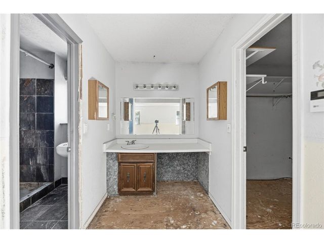 1404 S Vaughn Cir, Aurora, CO 80012