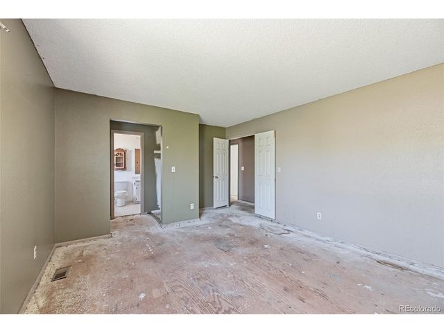 1404 S Vaughn Cir, Aurora, CO 80012