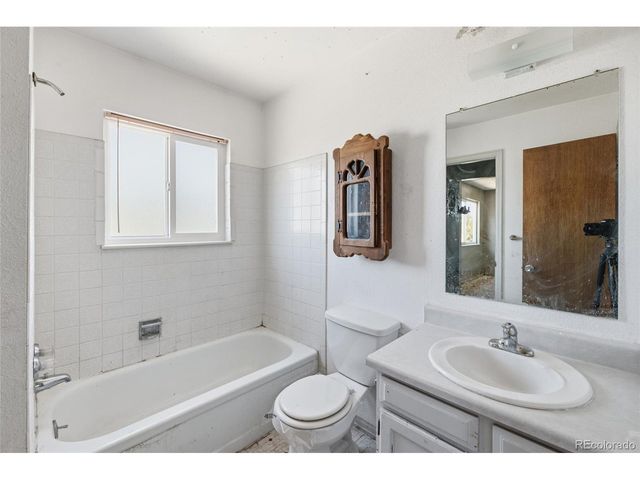 1404 S Vaughn Cir, Aurora, CO 80012