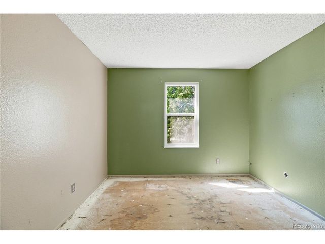 1404 S Vaughn Cir, Aurora, CO 80012