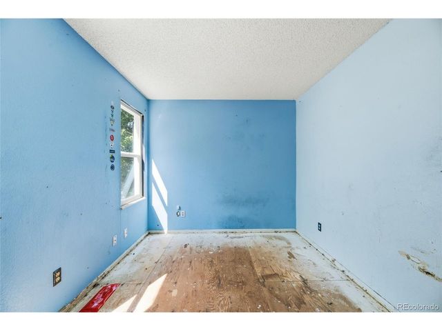 1404 S Vaughn Cir, Aurora, CO 80012