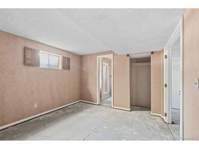 1404 S Vaughn Cir, Aurora, CO 80012
