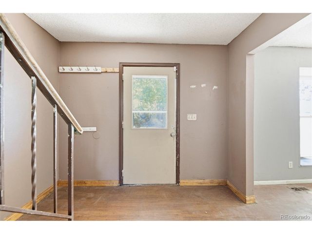 1404 S Vaughn Cir, Aurora, CO 80012
