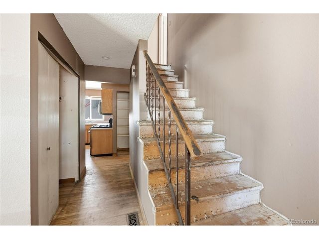 1404 S Vaughn Cir, Aurora, CO 80012