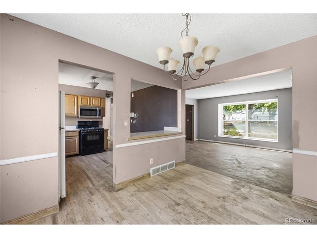 1404 S Vaughn Cir, Aurora, CO 80012