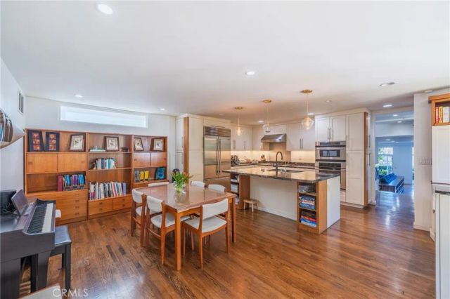 2404 Laurel Avenue, Manhattan Beach, CA 90266