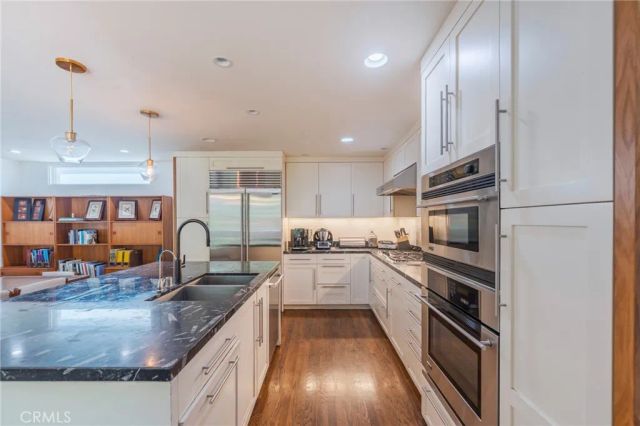 2404 Laurel Avenue, Manhattan Beach, CA 90266