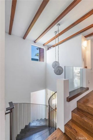 2404 Laurel Avenue, Manhattan Beach, CA 90266