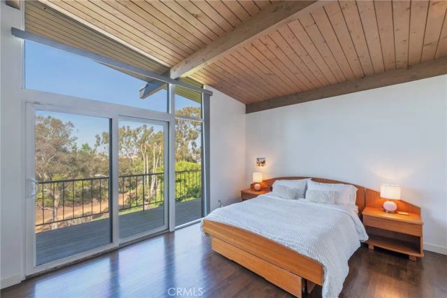 2404 Laurel Avenue, Manhattan Beach, CA 90266