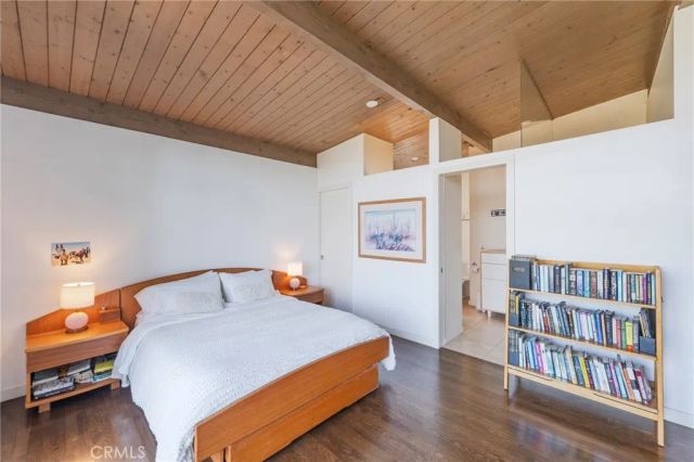 2404 Laurel Avenue, Manhattan Beach, CA 90266