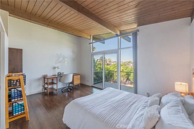 2404 Laurel Avenue, Manhattan Beach, CA 90266