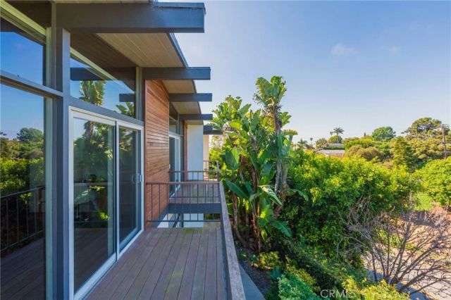 2404 Laurel Avenue, Manhattan Beach, CA 90266