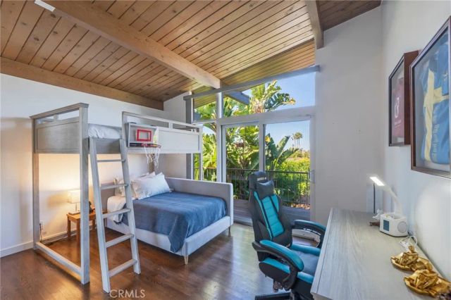 2404 Laurel Avenue, Manhattan Beach, CA 90266