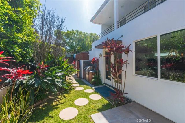 2404 Laurel Avenue, Manhattan Beach, CA 90266