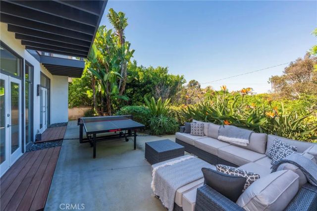 2404 Laurel Avenue, Manhattan Beach, CA 90266