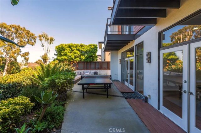 2404 Laurel Avenue, Manhattan Beach, CA 90266