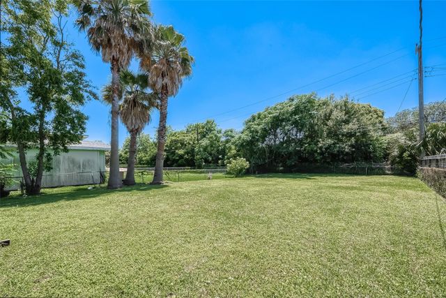 1803 Bayou Homes Drive, Galveston, TX 77551
