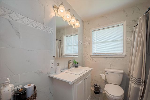 1803 Bayou Homes Drive, Galveston, TX 77551