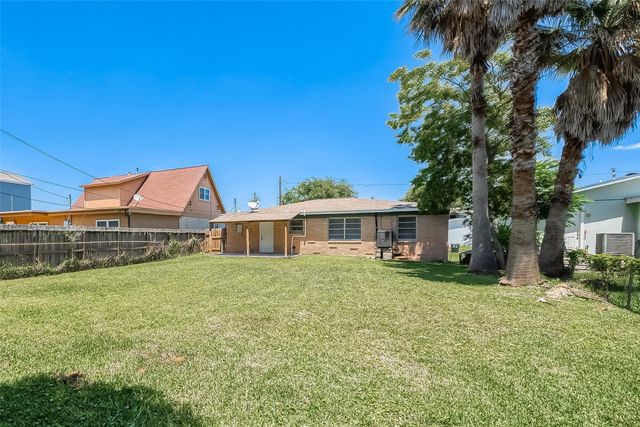 1803 Bayou Homes Drive, Galveston, TX 77551
