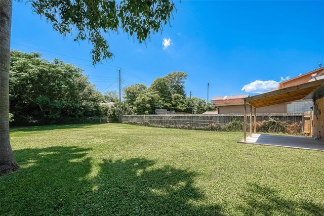 1803 Bayou Homes Drive, Galveston, TX 77551