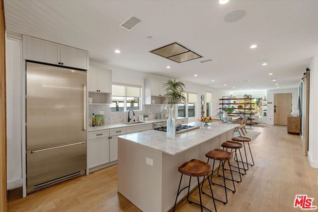 1129 Van Buren Avenue, Venice, CA 90291