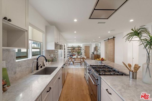 1129 Van Buren Avenue, Venice, CA 90291