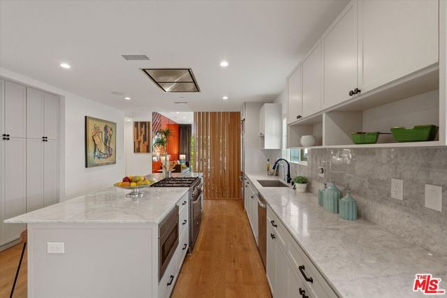 1129 Van Buren Avenue, Venice, CA 90291