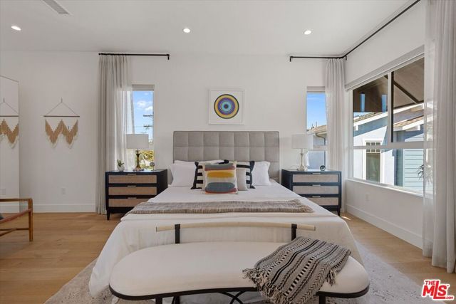 1129 Van Buren Avenue, Venice, CA 90291