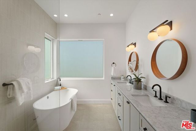 1129 Van Buren Avenue, Venice, CA 90291