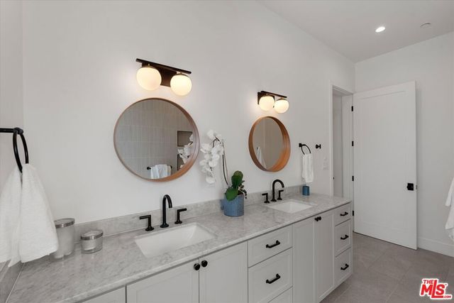 1129 Van Buren Avenue, Venice, CA 90291