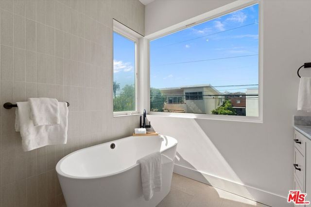 1129 Van Buren Avenue, Venice, CA 90291