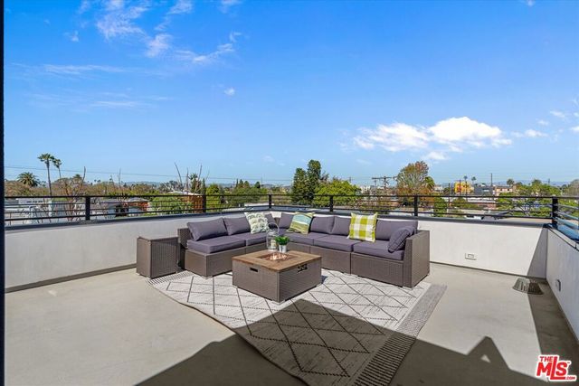 1129 Van Buren Avenue, Venice, CA 90291