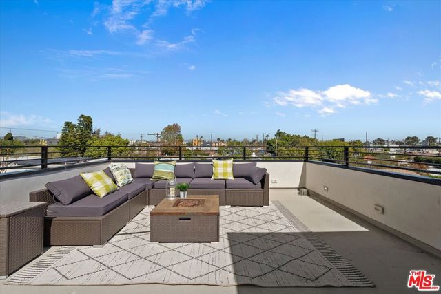 1129 Van Buren Avenue, Venice, CA 90291