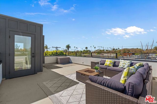 1129 Van Buren Avenue, Venice, CA 90291