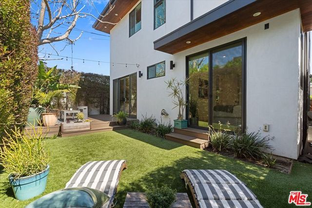 1129 Van Buren Avenue, Venice, CA 90291