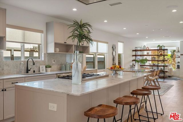 1129 Van Buren Avenue, Venice, CA 90291