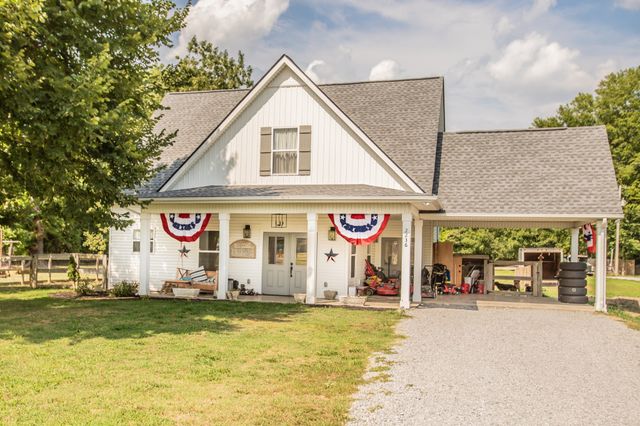 2236 Old Washington Rd, Cedar Hill, TN 37032