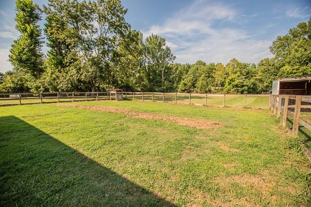 2236 Old Washington Rd, Cedar Hill, TN 37032