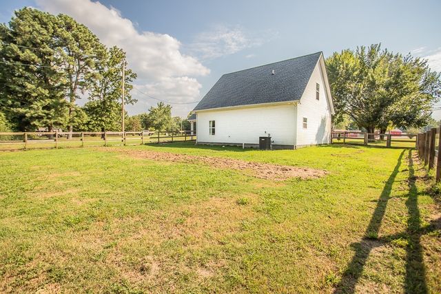 2236 Old Washington Rd, Cedar Hill, TN 37032