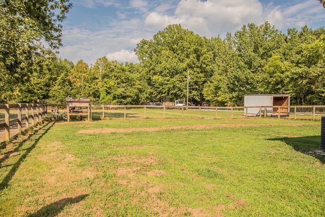 2236 Old Washington Rd, Cedar Hill, TN 37032